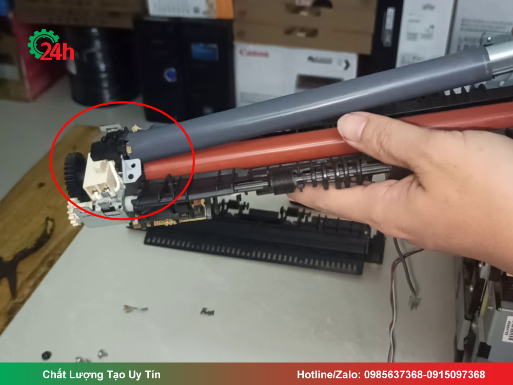 Máy in bị kẹt giấy liên tục do rách bao lụa