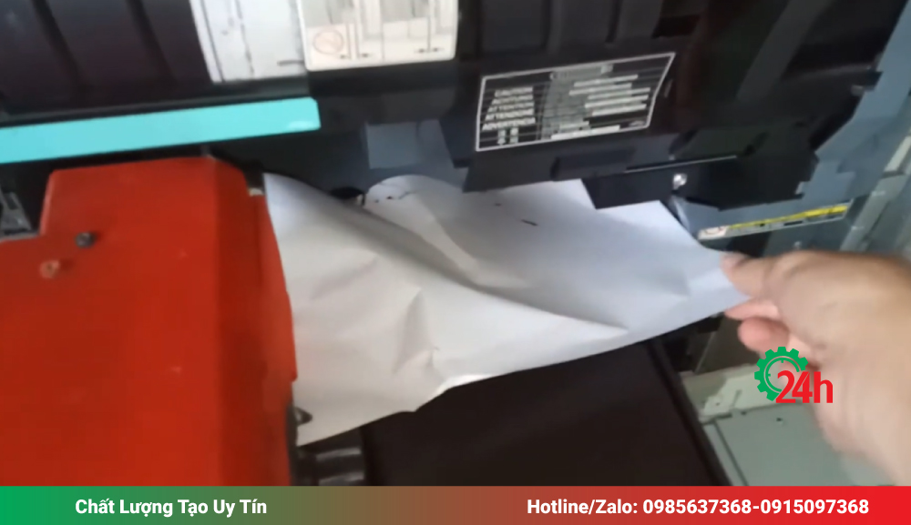 Lấy giấy kẹt đúng cách